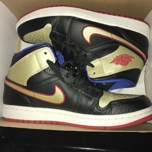 Nike Air Jordan 1🏀⛹🏾‍♀️⛹️‍♂️